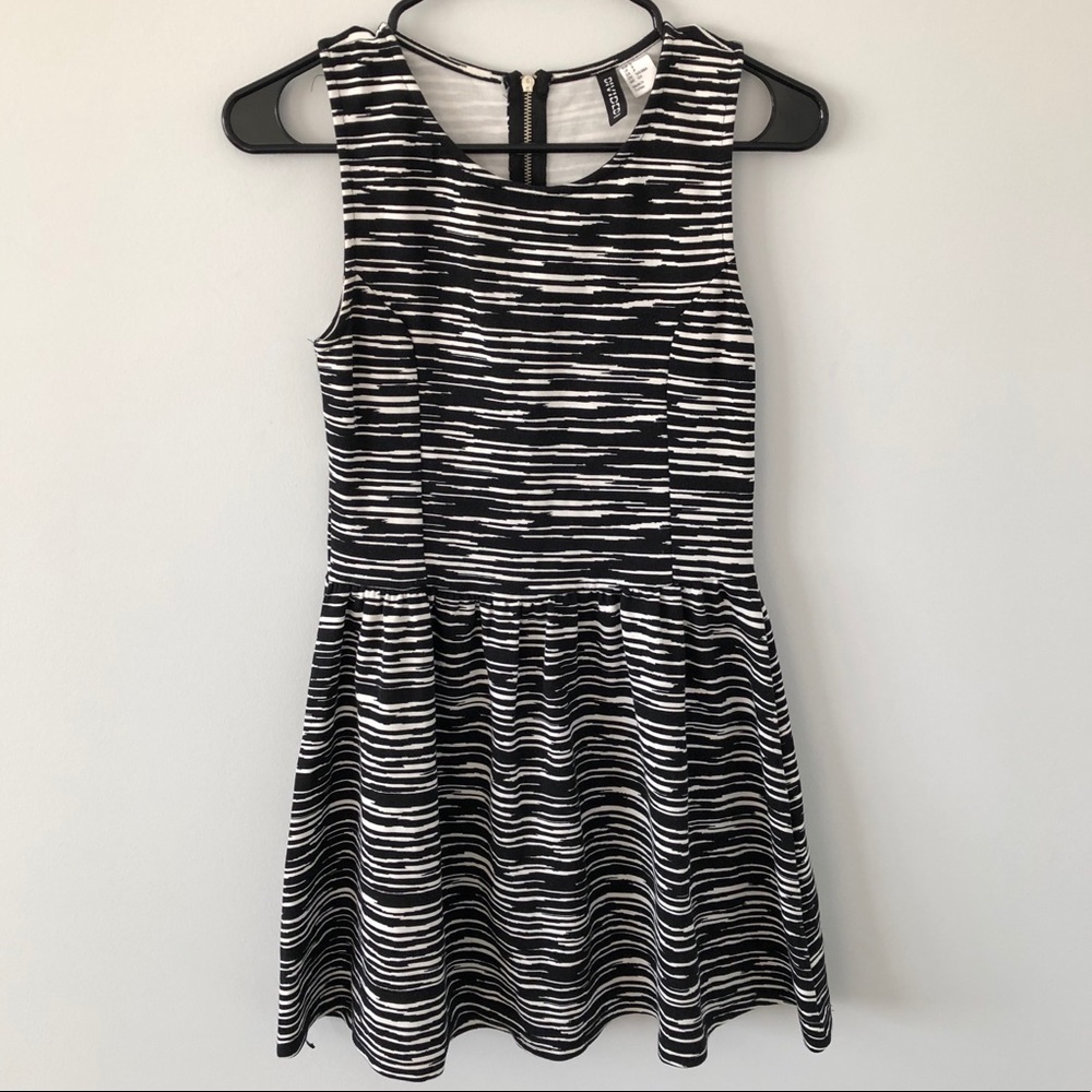H&M Divided Black & White Abstract Skater Mini Dress